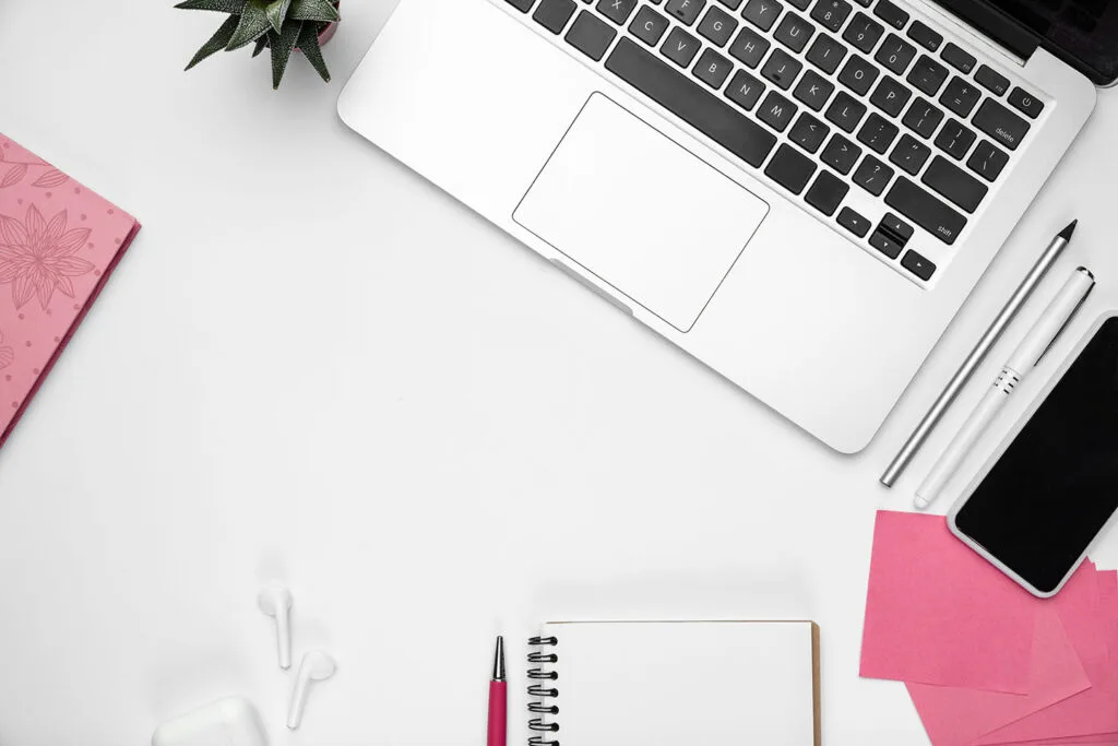 Quel est le prix d'un site internet ? 1 vue de dessus d'un ordinateur portable